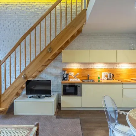 Rentplanet - Szosa Czeska シクラルスカ・ポレンバ